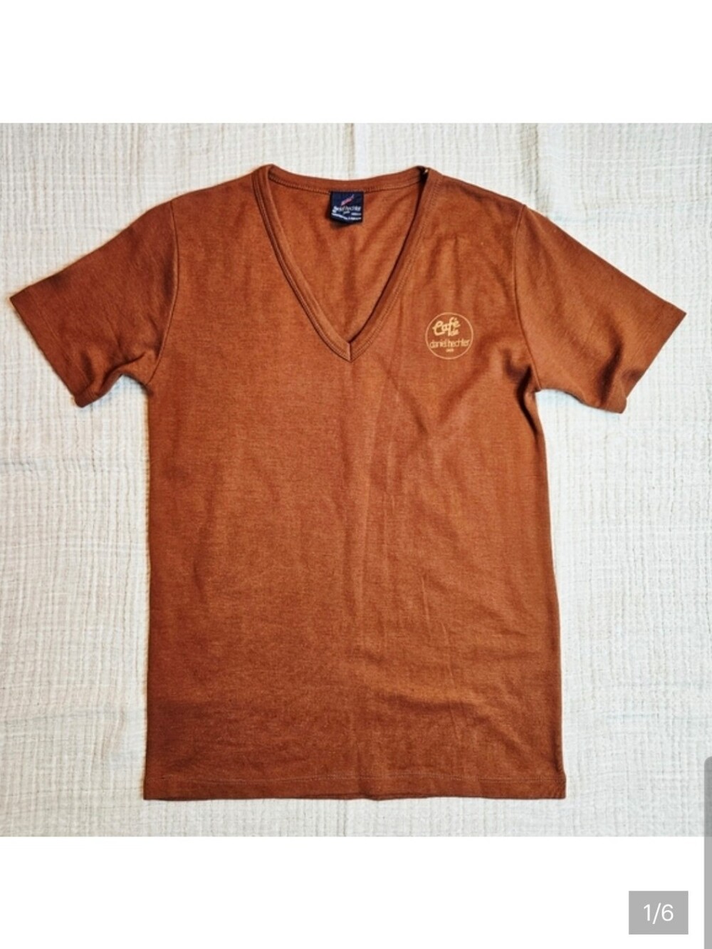 Vintage Cafe de Daniel Hechter V-Neck Tee Medium